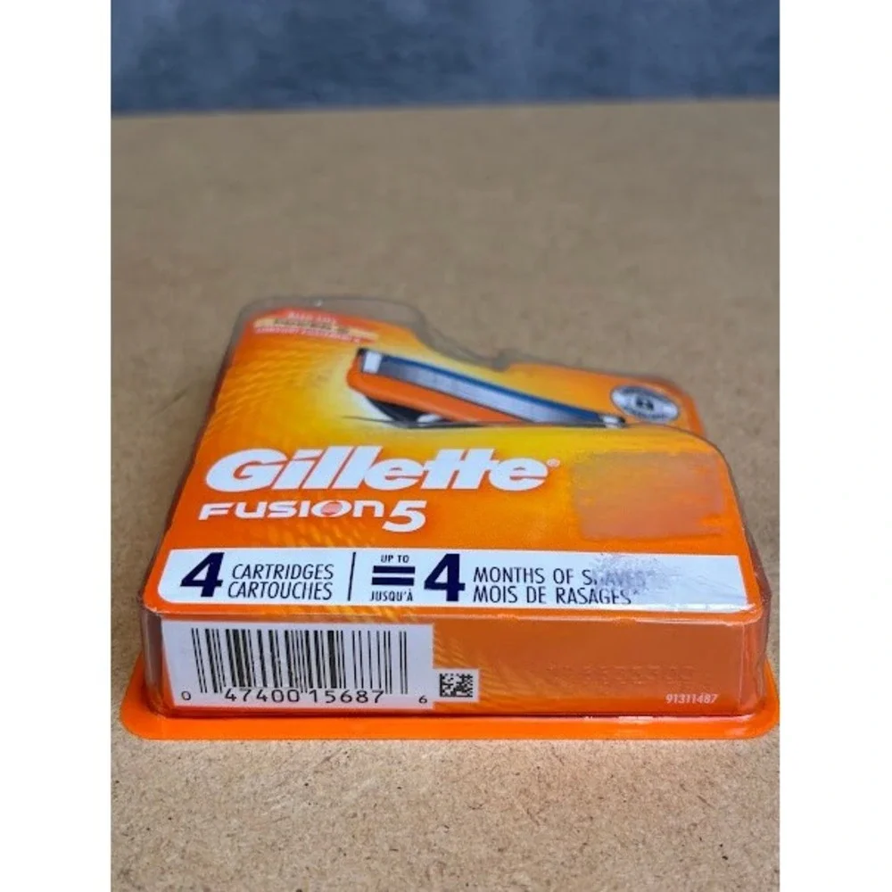 Gillette Fusion5 4 Cartridge Pack Men‎ Razor Blades Up to 4 Months Shaves